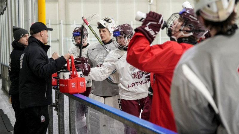 Latvijas U18 izlases treniņā Rīgā. Foto: LHF