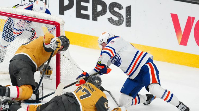 Kasperi Kapanens gūst sērijas uzvaras vārtus. Foto: Imagn Images/Scanpix