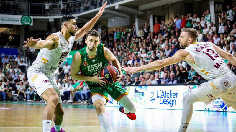 Kristers Zoriks spēlē pret Sufelvajersaimas ASA. Foto: ESSM Le Portel Côte d'Opale