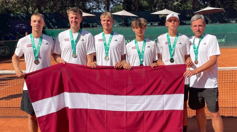 Mūsu tenisa izlase Skopjē. Foto: Latvijas Tenisa savienība