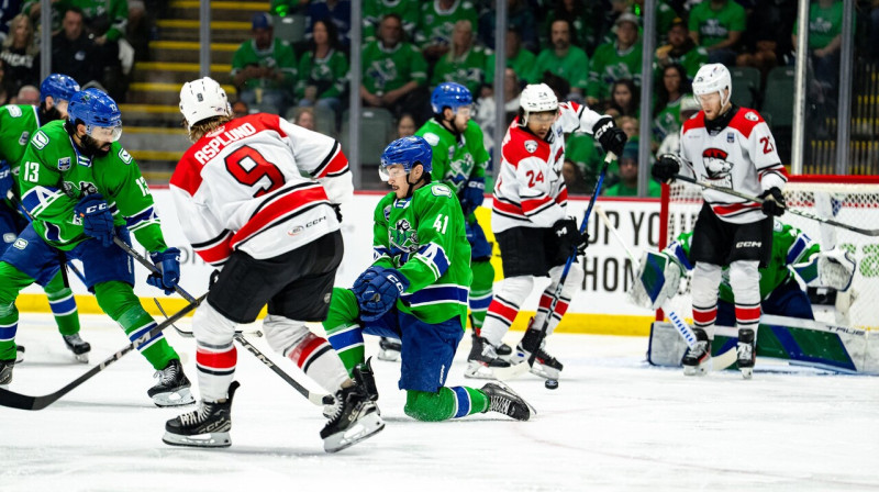 Mirklis no Abotsfordas "Canucks" un Šarlotas "Checkers" piektās finālcīņas. Foto: Darren Francis