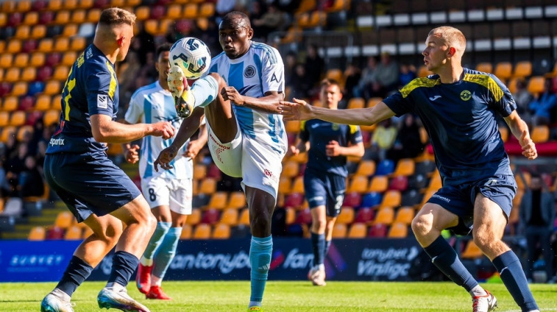 Gotjē Mankendā ar bumbu. Foto: Riga FC