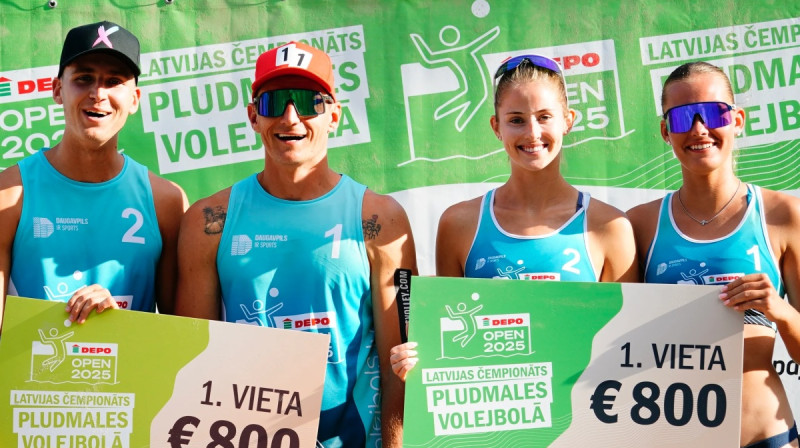 Mārtiņš Pļaviņš, Kristians Fokerots, Deniela Konstantinova, Līva Ēbere. Foto Margarita Vigule, Latvijas Volejbola federācija