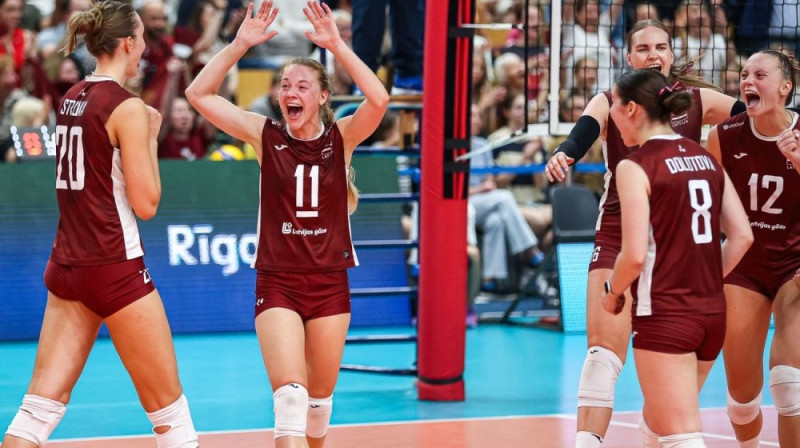 Latvijas izlases volejbolistes. Foto: Artūrs Stiebriņš/LVF