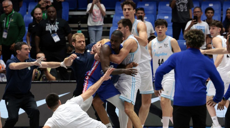 Nekārtības pēc Argentīnas un Dominikānas republikas mača Foto: RC/Scanpix
