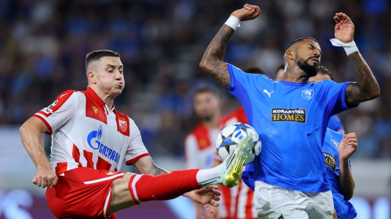 Divi brazīlieši: pafosietis Andersons metas priekšā belgradieša Bruno Duartes sitienam. Foto: Sakis Savvides/EPA/Scanpix