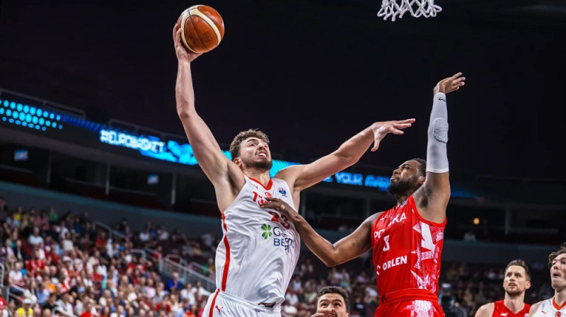 Alperens Šenguns un Džordans Loids 2025. gada 9. septembrī. Foto: FIBA