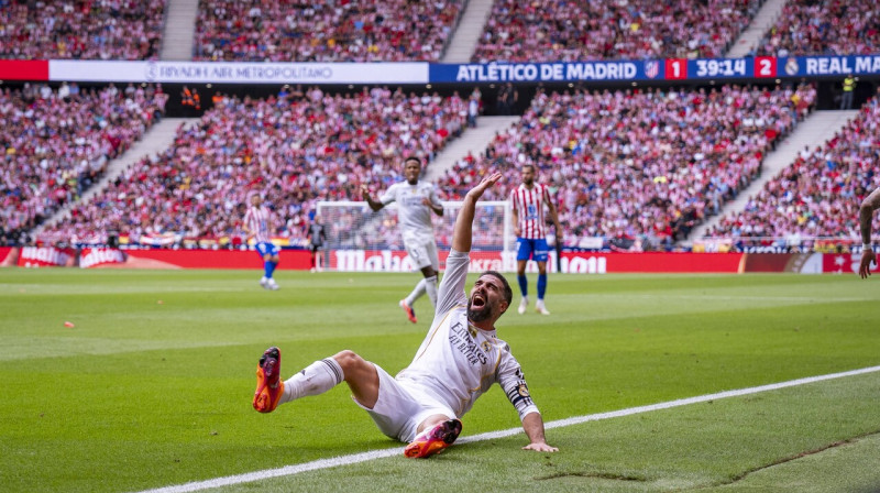 Dani Karvahals Madrides lielklubu duelī. Foto: Alberto Gardin/Imago Images/Scanpix