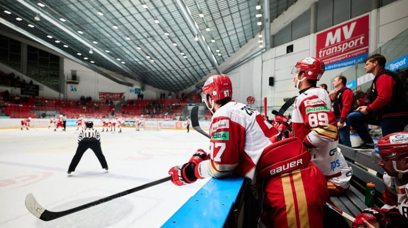 Patriks Zabusovs (#97) un Filips Buncis (#89). Foto: HC Prešov