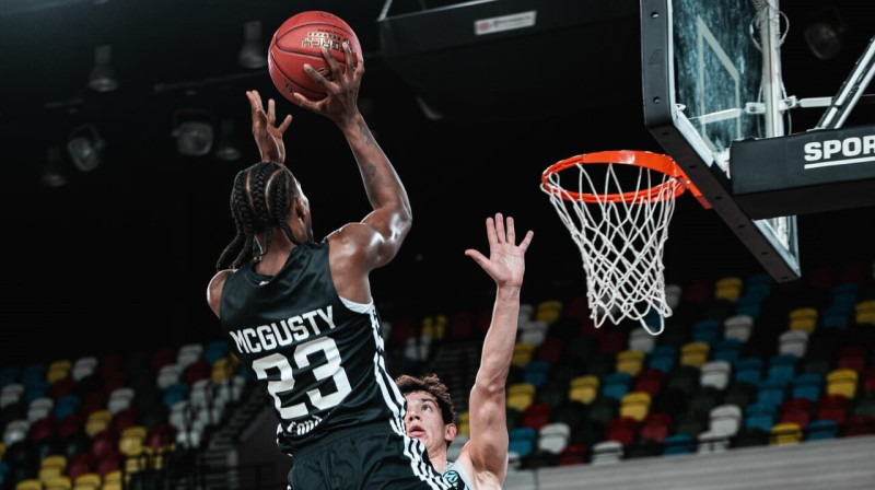 Londonas "Lions" basketbolists Kamerons Makgastijs uzbrukumā. Foto: London Lions