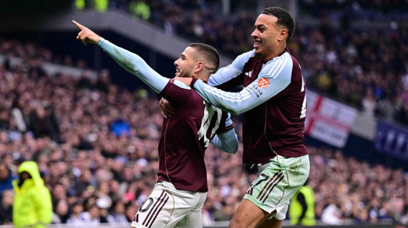 Emiljano Buendija un Morgans Rodžerss. Foto. AP. Scanpix