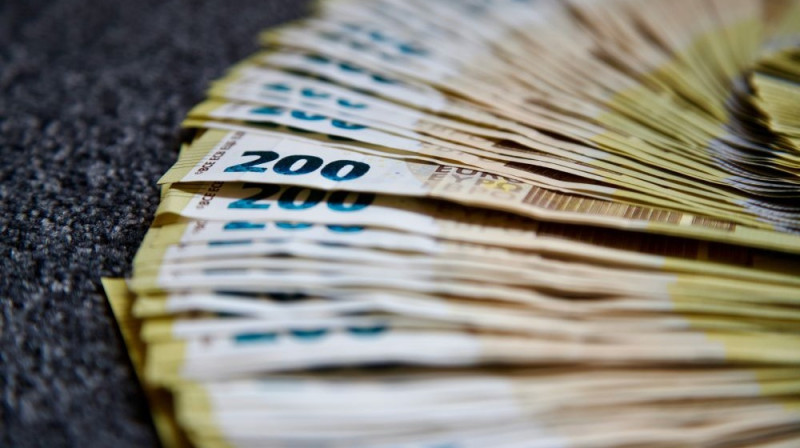 Eiro banknotes. Ilustratīvs attēls Foto: Stock Birken/Unsplash.com