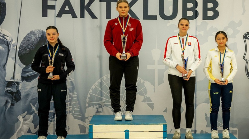 Liene Ābele uz pjedestāla augstākā pakāpiena. Foto: LPF.