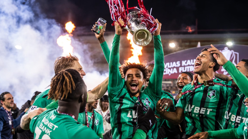 "Audas" futbolisti pēc triumfa Latvijas kausā Foto: LFF