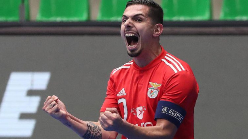 Brunu Kueļu vēl "Benfica" kreklā. Foto: SL Benfica