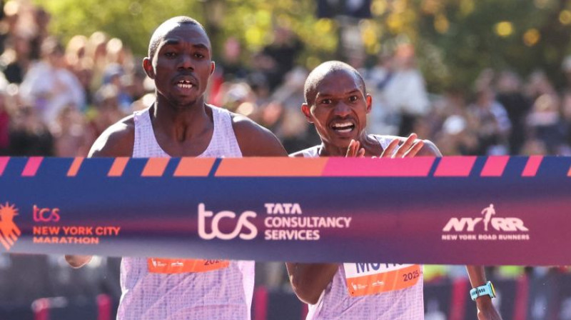 Bensons Kipruto un Aleksandrs Mutiso. Foto: AFP/Scanpix