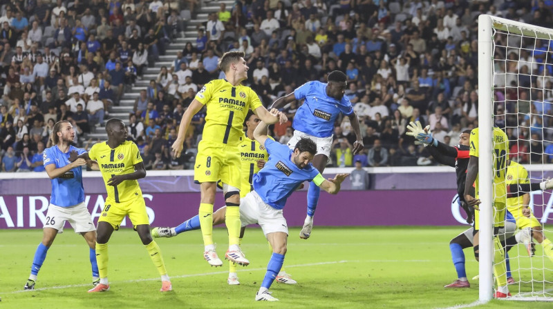 Pafosas kluba aizsargs Deriks Lukasens gūst vārtus cīņā pret Spānijas "Villarreal". Foto: Kostas Pikoulas/Imago Images/Scanpix