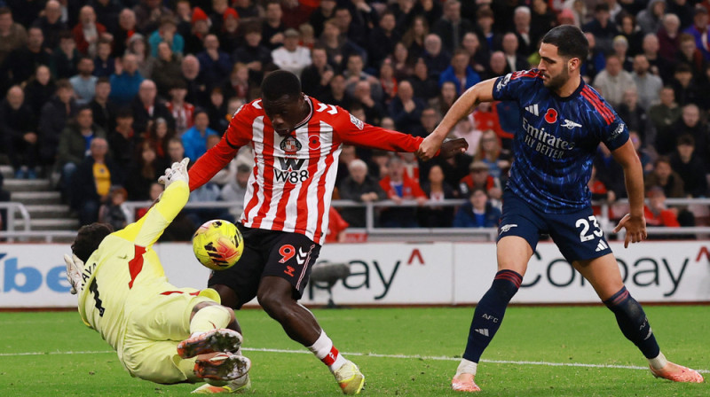 Braiens Brobijs pret Davidu Raja. Foto: Action Images via Reuters/Lee Smith/Scanpix