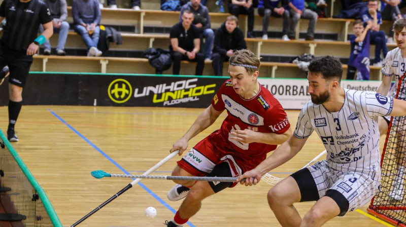 Markuss Januševskis (no kreisās), foto: Simon Verbung, UHC Sparkasse