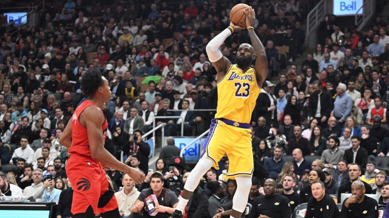 Lebrons Džeimss pret Skotiju Bārnsu. Foto: Reuters/Scanpix