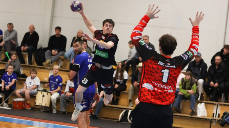 Uzbrukumā dobelnieks Kristers Suharevs. Foto: Ritvars Raits