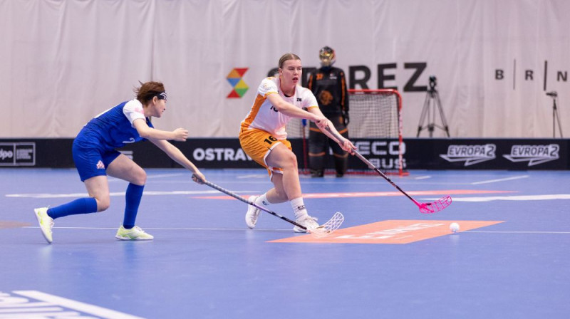 Nīderlandes izlases līdere Jasmīne van der Vēna ikdienā spēlē Zviedrijas Superlīgas klubā "Storvreta" un šodien viņa ar savām tautietēm centīsies pārsteigt Slovākiju, foto: Matěj Pašek, IFF