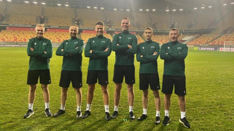 Edgars Maļcevs (trešais no labās) un viņa brigāde. Foto: LFF