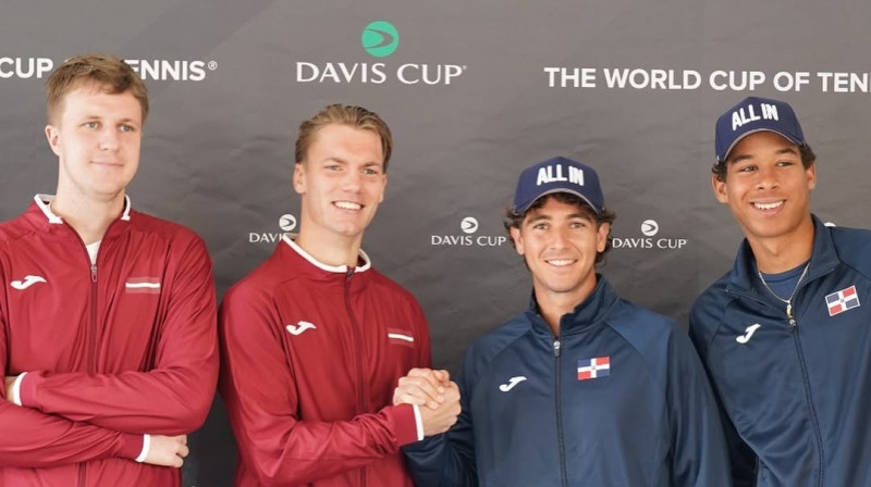 Kārlis Ozoliņš, Roberts Štrombahs un Dominikānas Republikas tenisisti. Foto: Fedotenisrd