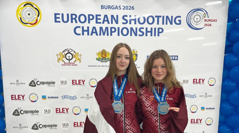 Anete Tukiša un Alise Dvarišķe. Foto: LŠF