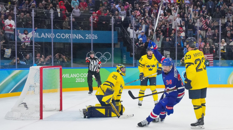 Mirklis pēc amerikāņu uzvaras vārtu guvuma olimpiskajā ceturtdaļfinālā pret Zviedrijas valstsvienību. Foto: IIHF