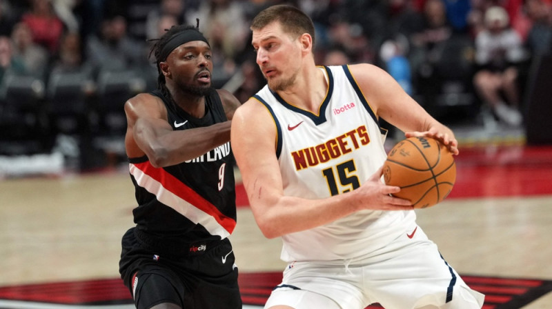 Nikola Jokičs pret Džerami Grantu. Foto: AFP/Scanpix