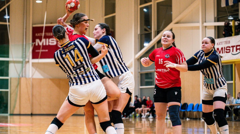 Moments no Ludzas "SK Latgols" cīņas ar Igaunijas čempioni "Mistra". Foto: Joonas Kuuskla / Igaunijas Handbola federācija