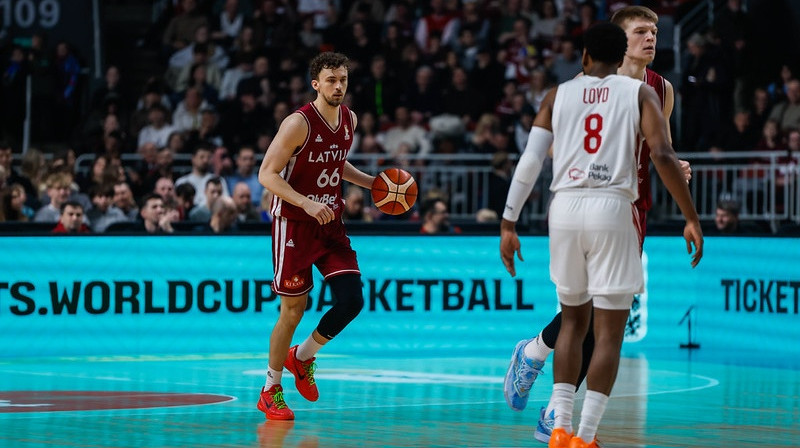 Kristers Zoriks ar bumbu. Foto: FIBA