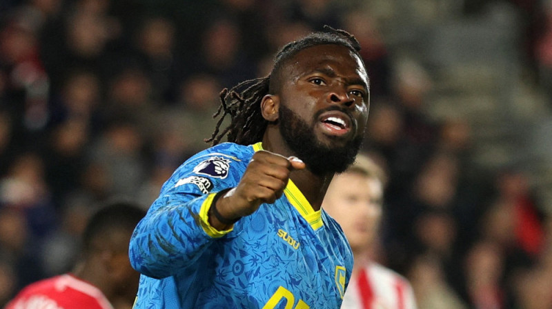 Tolu Arokodare Vulverhemptonas "Wanderers" sastāvā svin vārtu guvumu. Foto: REUTERS/Ian Walton/Scanpix