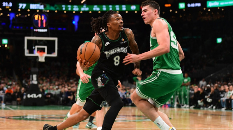 Bounss Hailends pret Luku Garzu. Foto: Reuters/Scanpix