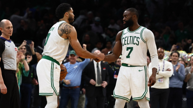 Džeisons Teitums un Džeilens Brauns. Foto: AP/Scanpix