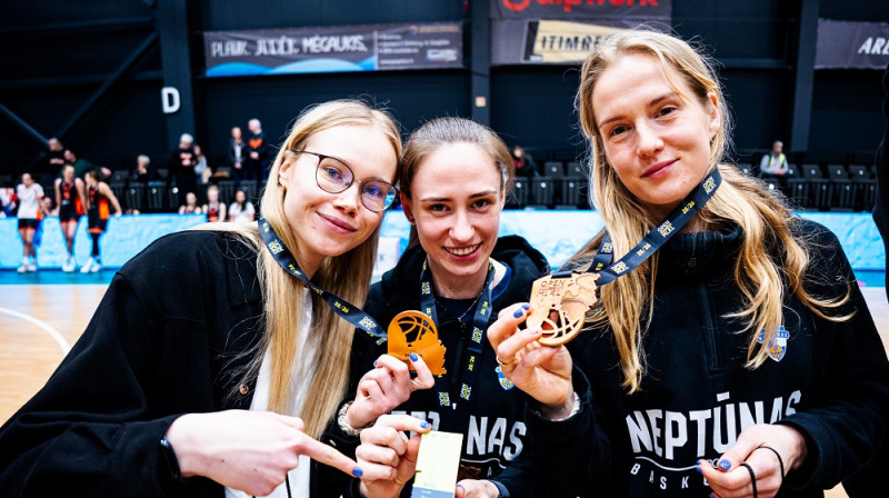 Kamile Mickute, Dominika Paļulīte un Kate Vilka 2026. gada 4. aprīlī. Foto: Kamile Linkevičiūte