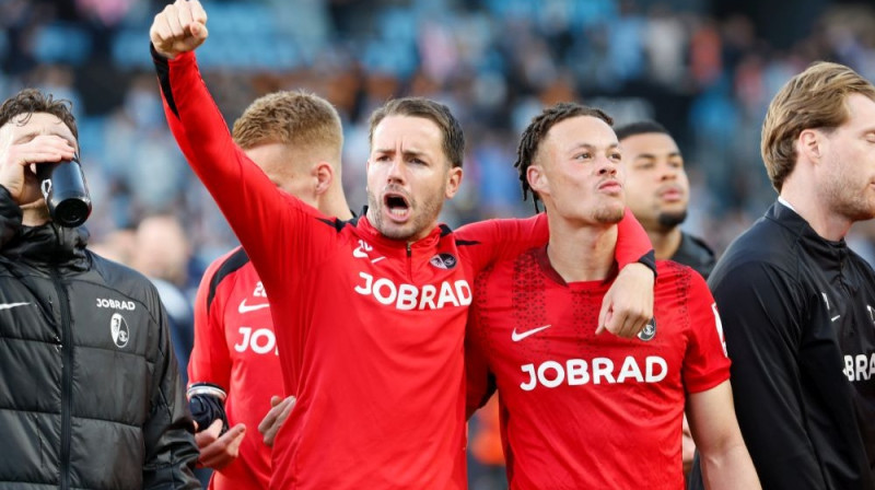 "Freiburg" futbolisti pēc uzvaras ceturtdaļfinālā Foto: AN/Scanpix