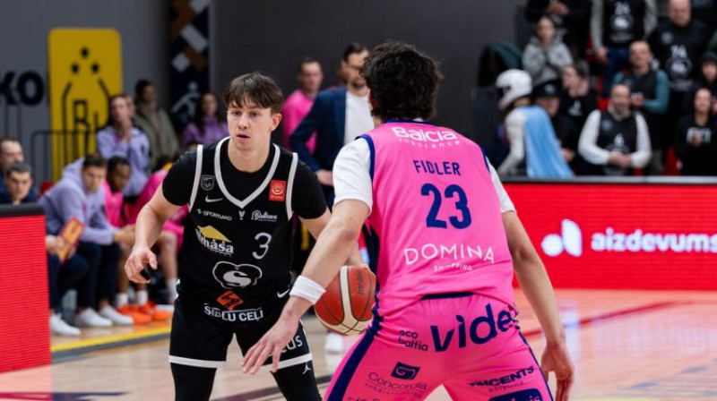 Dominīks Steņonis pret Frenkiju Fidleru. Foto: Valmiera Glass/ViA