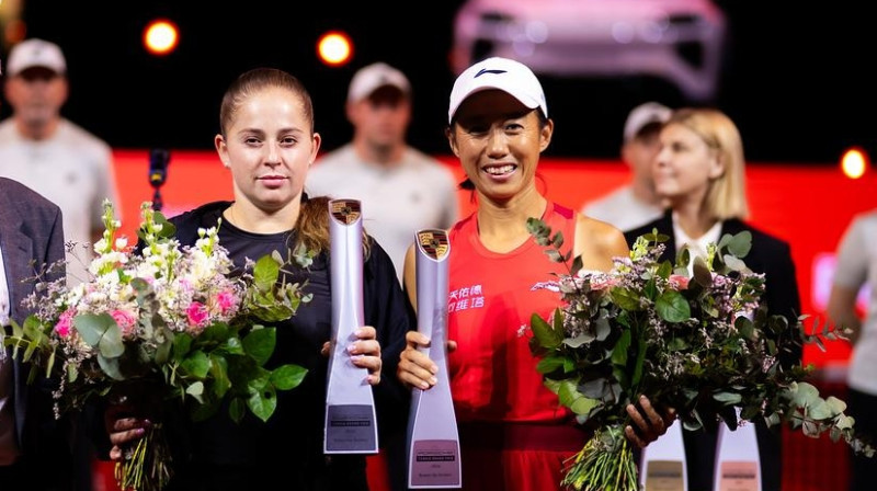 Aļona Ostapenko un Šuai Džana. Foto: Jimmie48 / WTA