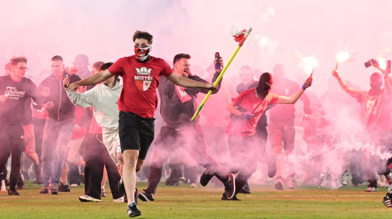 Prāgas "Slavia" līdzjutēji. Foto: AP/Scanpix