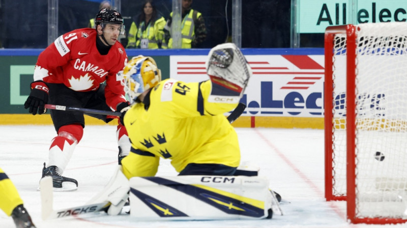 Džons Tavaress gūst vārtus. Foto: AP/Scanpix