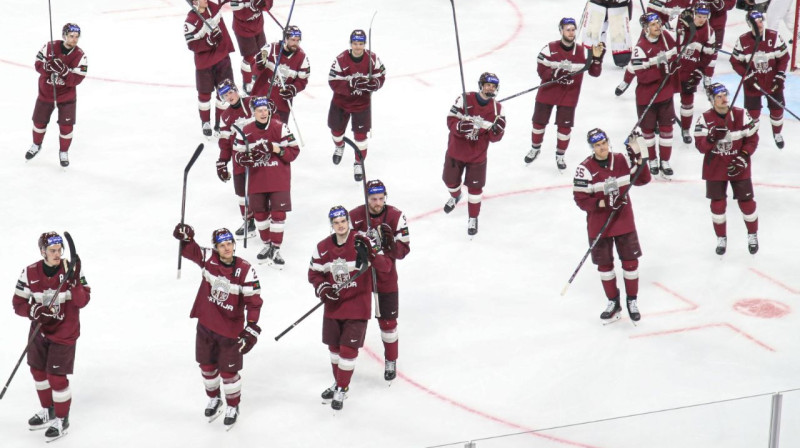 Latvijas hokejisti uzvarā. Foto: LHF