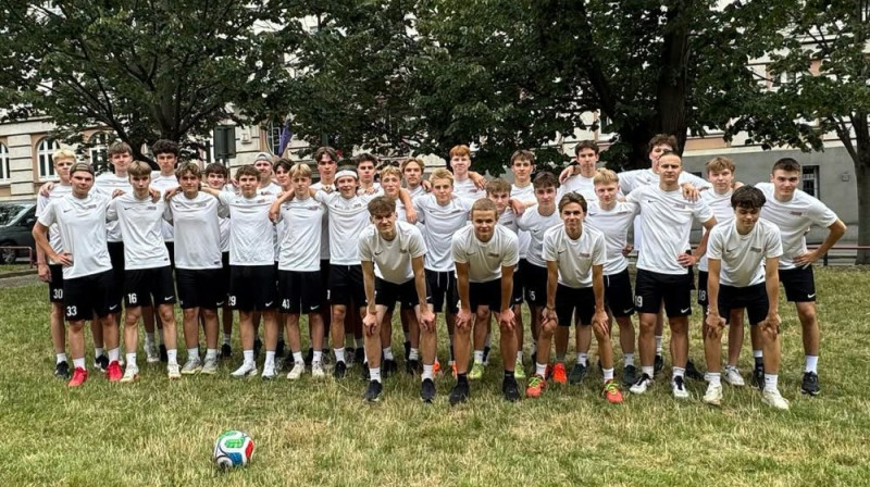 Latvijas junioru izlases kandidāti Prāgā. Foto: LFS