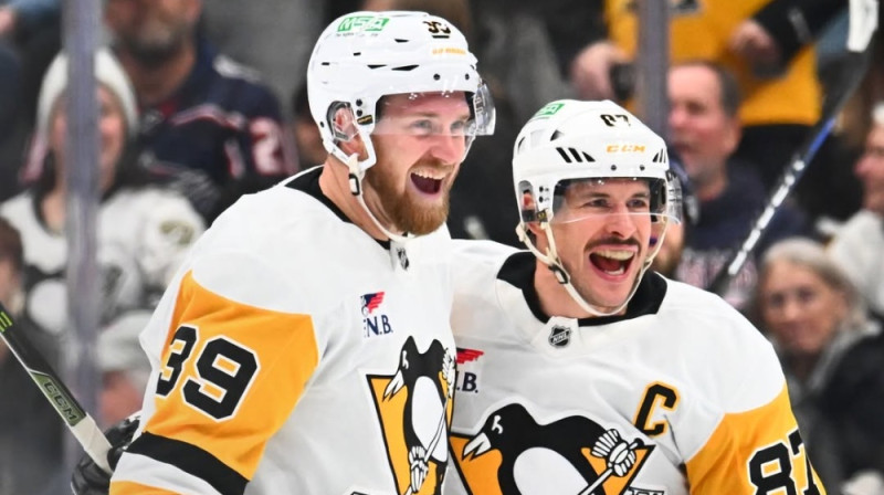 Entonijs Manta un Sidnijs Krosbijs. Foto: Pittsburgh Penguins