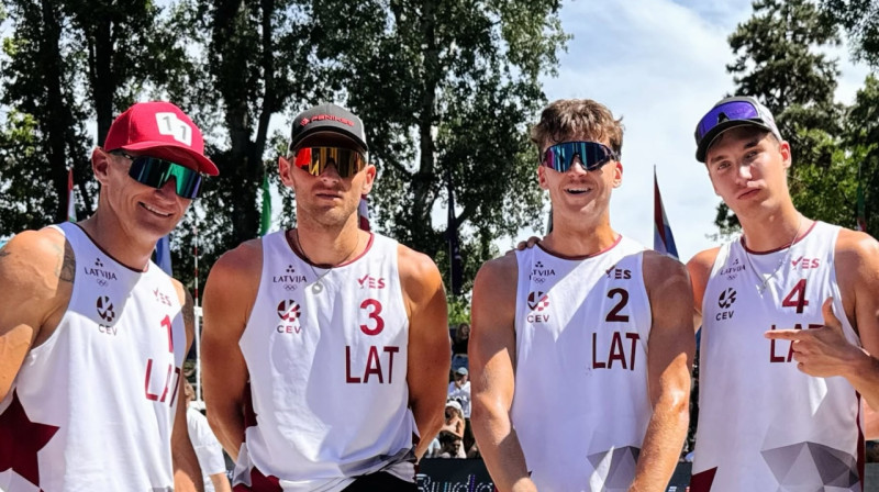 Mārtiņš Pļaviņš, Edgars Točs, Kristians Fokerots, Gustavs Auziņš. Foto: Beach Volley Latvia