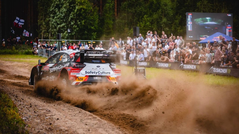 Mārtiņa Seska ekipāža. Foto: Martins Sesks Rally