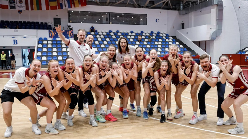 Latvijas U16 meitenes un treneri 2026. gada 15. augustā. Foto: FIBA