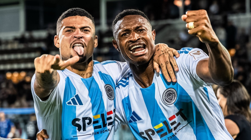 Režinaldu Ramiriss un Muhammeds Badamosi. Foto: Riga FC