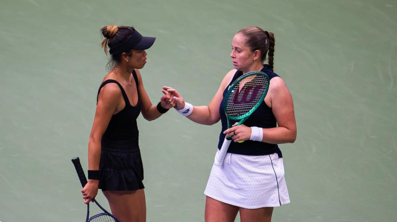 Suvei Šei un Aļona Ostapenko. Foto: Jimmie48 / WTA